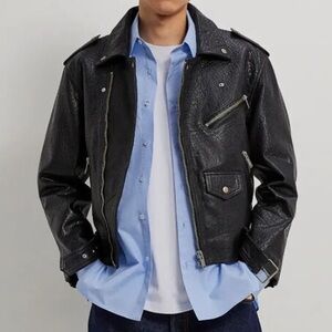 NEW WITH TAGS ZARA CROP LEATHER JACKET
COLOR BLACK